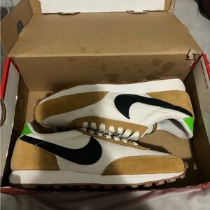 Nike women’s dbreak